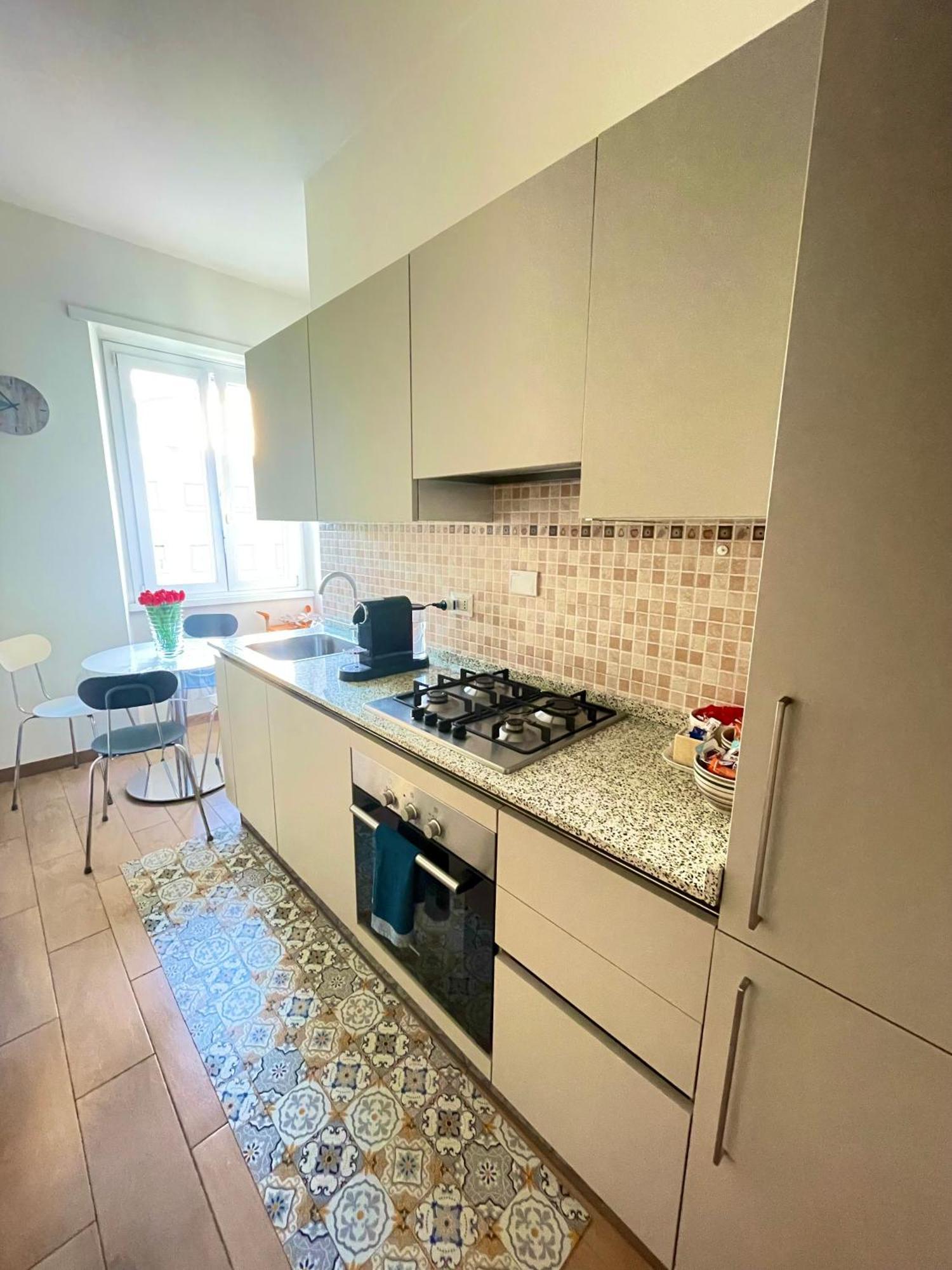Lucens Domus Appartamento Roma Quartiere Trieste - Vicino Metro B1 - Kültér fotó